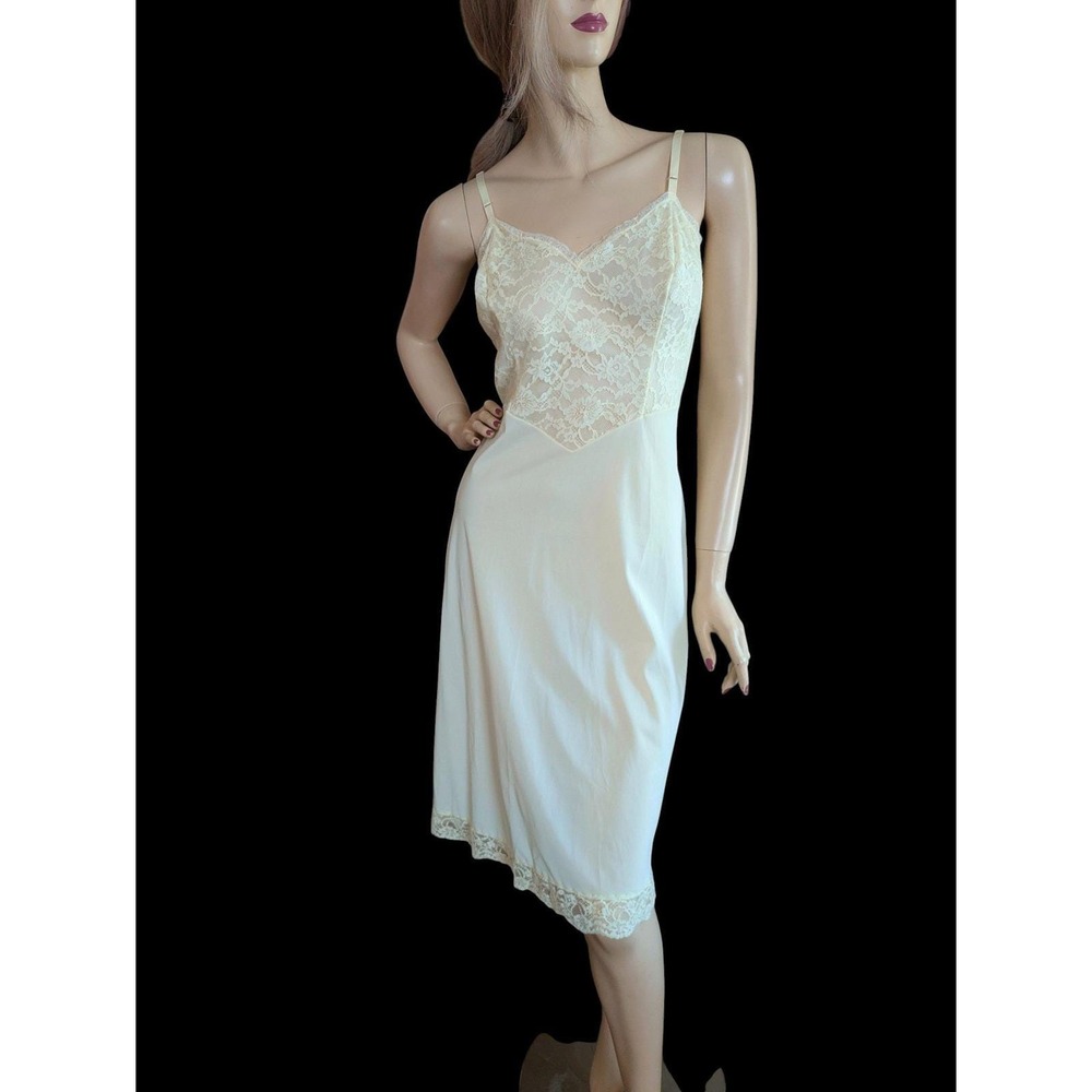 Vintage 1960s Vanity Fair Pale Yellow Slip Dress M Bridal Lingerie Nylon Lace